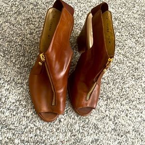 Stuart Weizmann tan/ brown sandals with front zipper, good condition, size 8.5